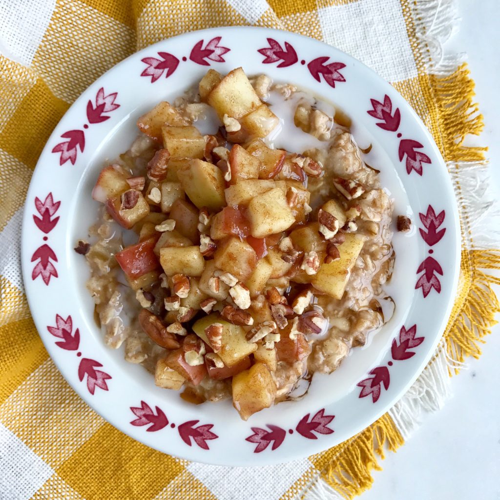 Healthy Ooey Gooey Microwave Apples - 0 Weight Watchers Smart Points | RachelsHealthyPlate.com