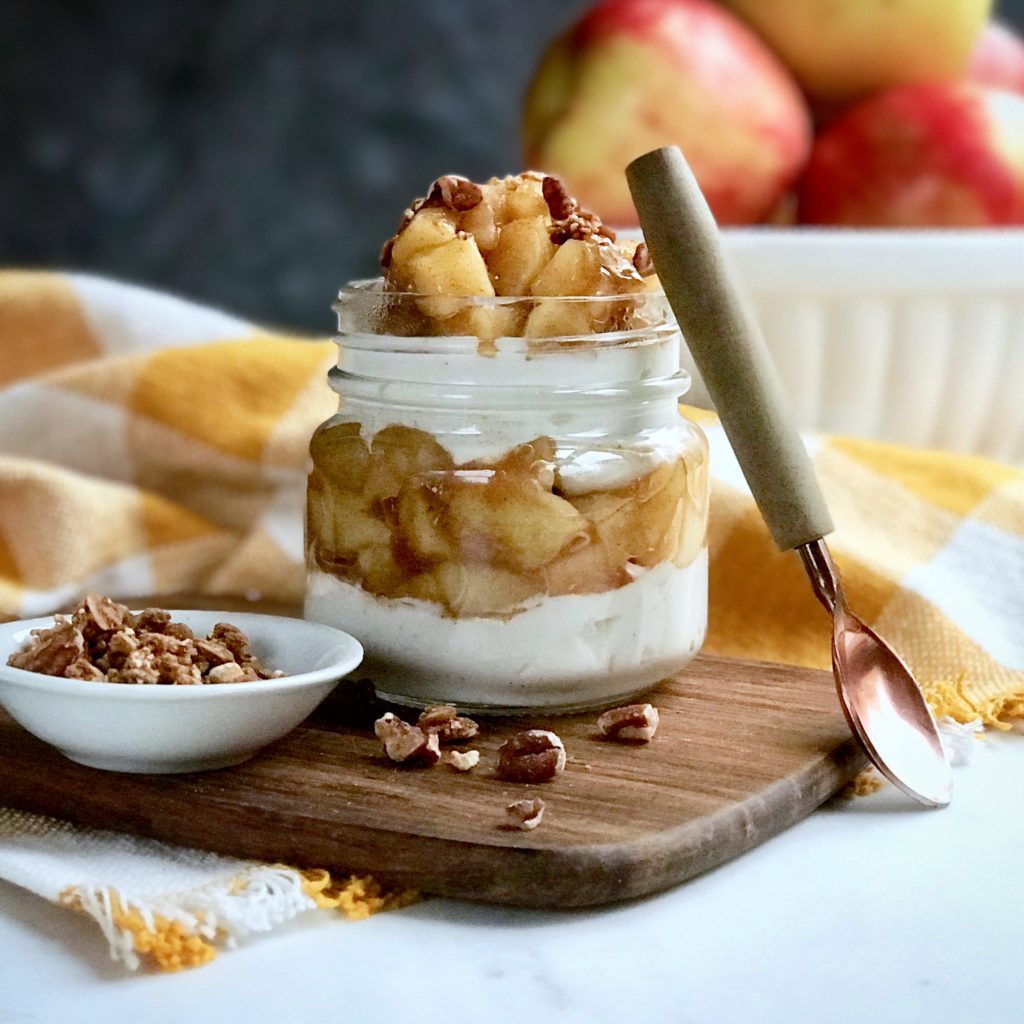 Healthy Ooey Gooey Microwave Apples - 0 Weight Watchers Smart Points | RachelsHealthyPlate.com