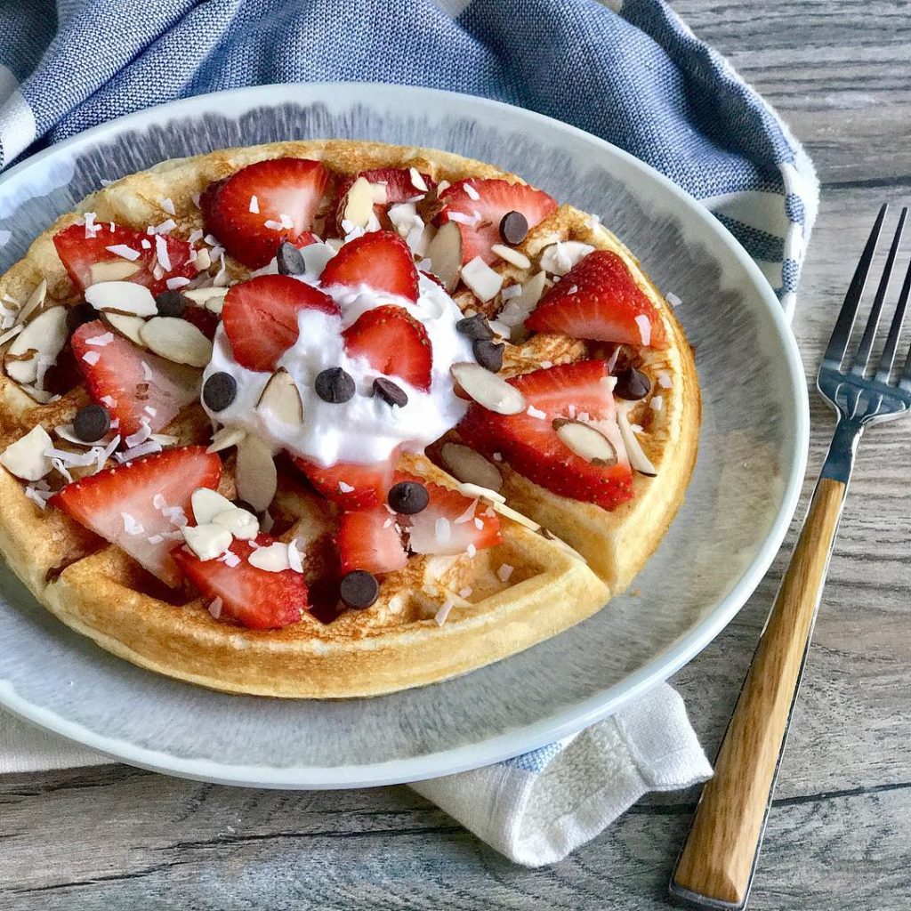 Single Serve Waffle Recipe - 3 WW Smart Points | Rachelshealthyplate.com