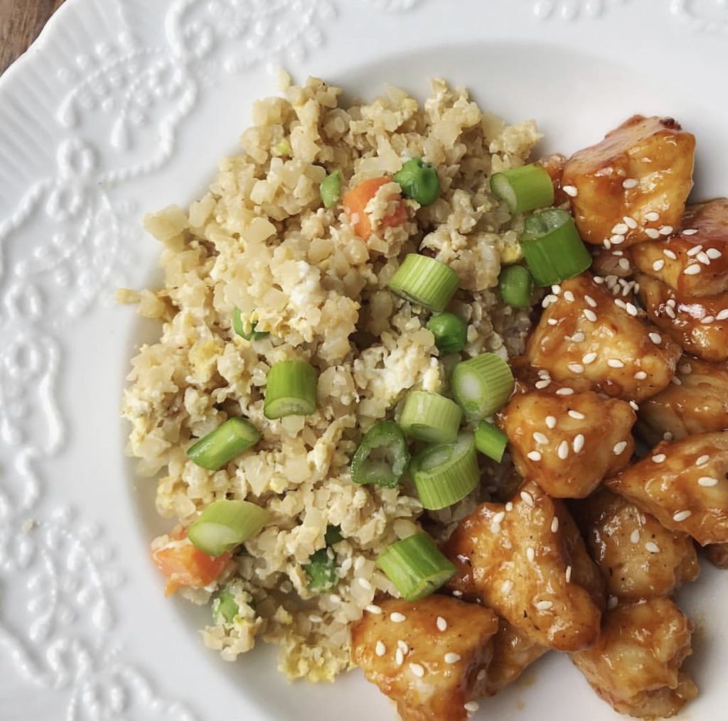 Chinese Fakeout Cauliflower Fried Rice - 177 Calories & 2 WW SmartPoints | @_blessedjess recipe featured on rachelshealthyplate.com | #ww #smartpoints #friedrice #cauliflowerrice