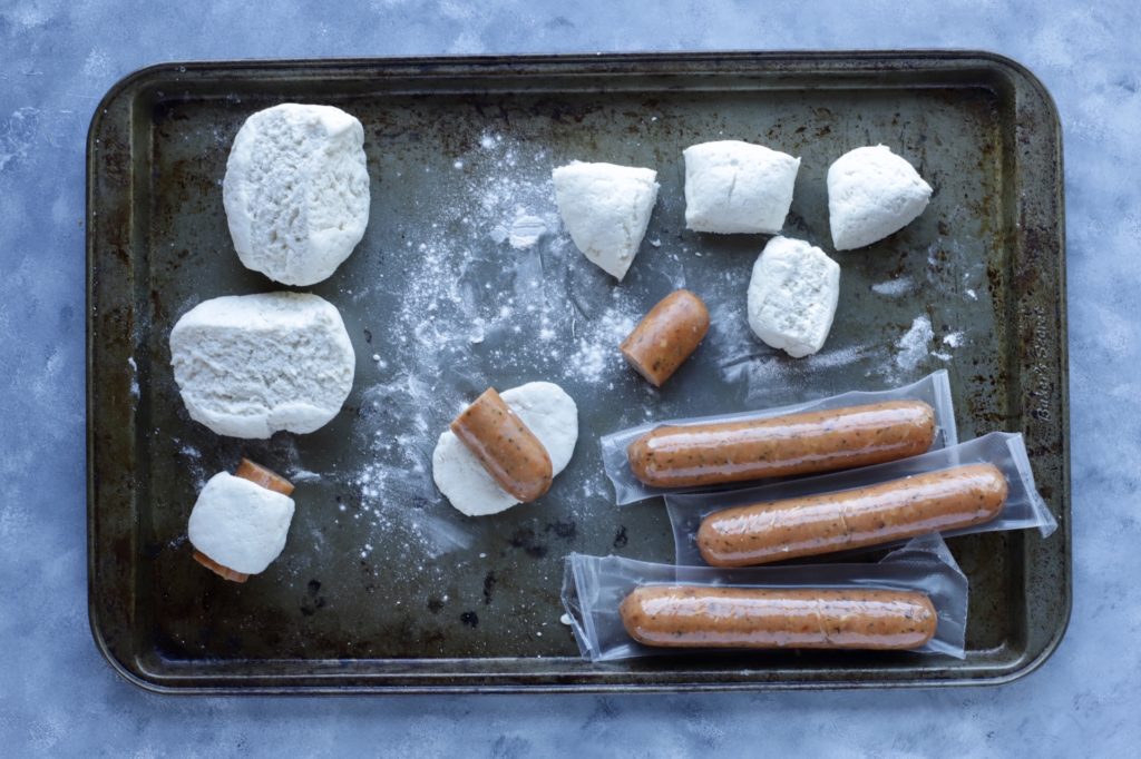 Mini Pretzel Dogs - 86 Calories & 2 WW SmartPoints | RachelsHealthyPlate.com - #ww #smartpoints #pretzels #appetizer 