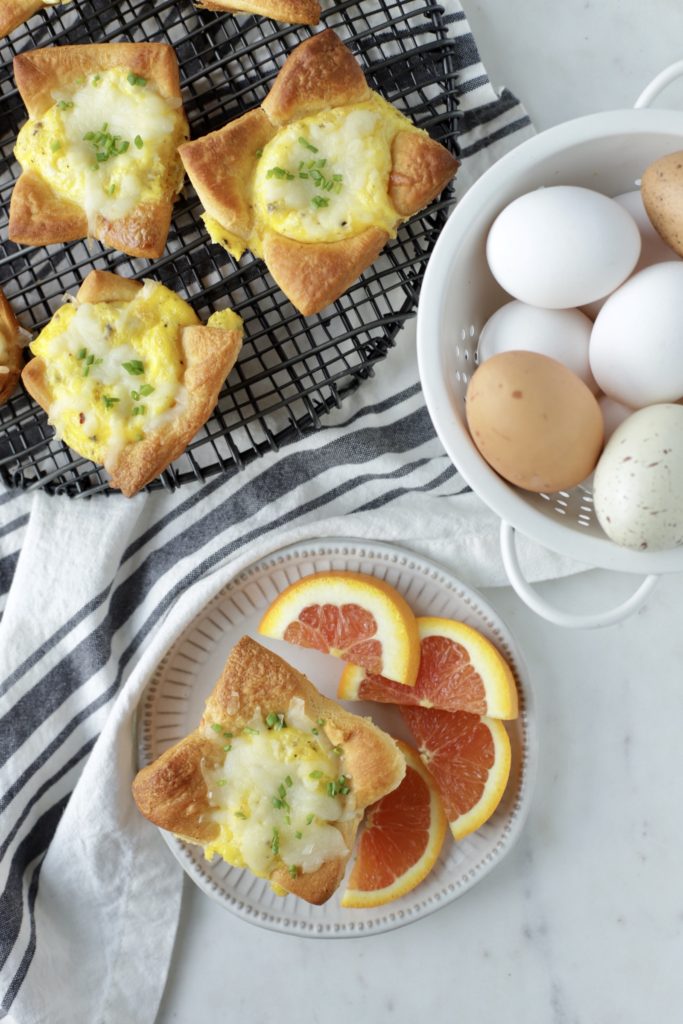 Ham, Egg, & Cheese Crescent Muffins - 135 Calories & 4 WW SmartPoints } Rachelshealthyplate.com | #ww #smartpoints #brunch