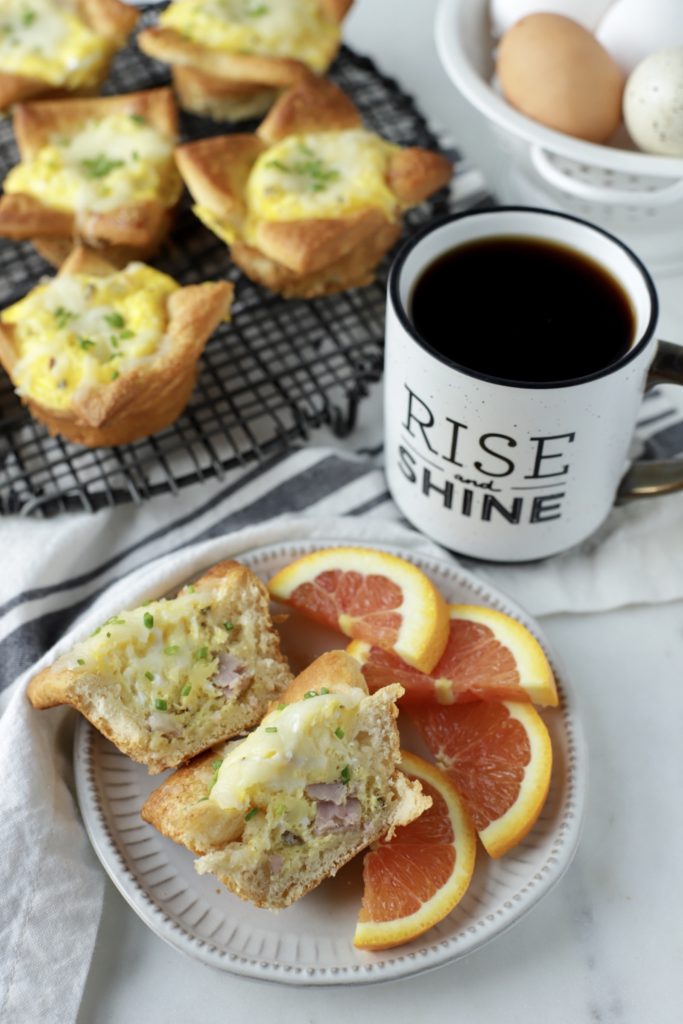 Ham, Egg, & Cheese Crescent Muffins - 135 Calories & 4 WW SmartPoints } Rachelshealthyplate.com | #ww #smartpoints #brunch