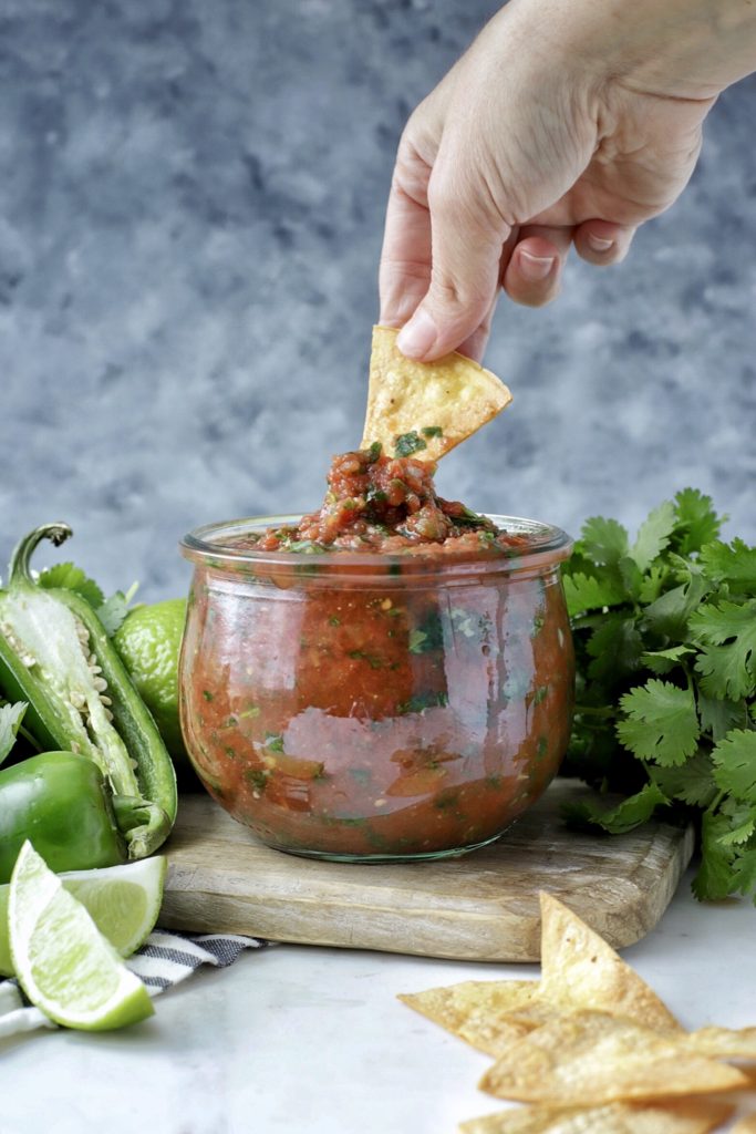 Simple & Healthy Blender Salsa - 0 WW SmartPoints & 12 Calories - Great for meal prep and parties! | Rachelshealthyplate.com | #WW #smartpoints #salsa #mealprep