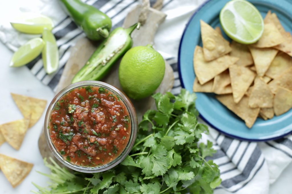 Simple & Healthy Blender Salsa - 0 WW SmartPoints & 12 Calories - Great for meal prep and parties! | Rachelshealthyplate.com | #WW #smartpoints #salsa #mealprep