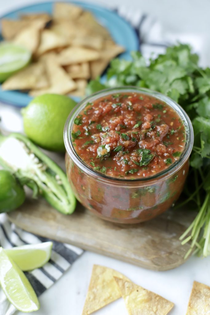 Simple & Healthy Blender Salsa - 0 WW SmartPoints & 12 Calories - Great for meal prep and parties! | Rachelshealthyplate.com | #WW #smartpoints #salsa #mealprep