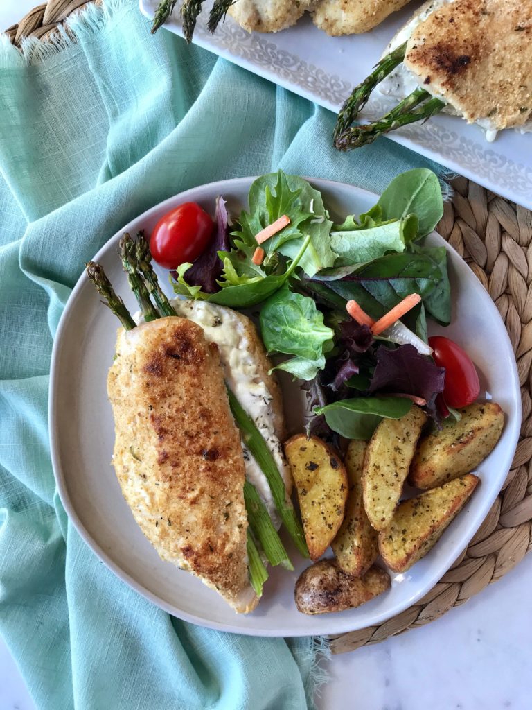 Goat Cheese & Asparagus Stuffed Chicken = 5 WW SmartPoints & 300 Calories | Rachelshealthyplate.com | #WW #WeightWatchers #SmartPoints #asparagus #goatcheese
