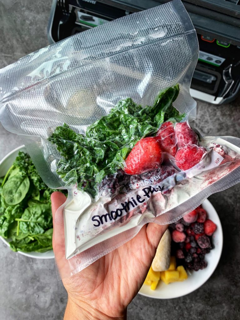 Quick & Easy Freezer Prep Smoothie Packs! | Rachelshealthyplate.com | #foodsaver #mealprep #smoothiepack 
