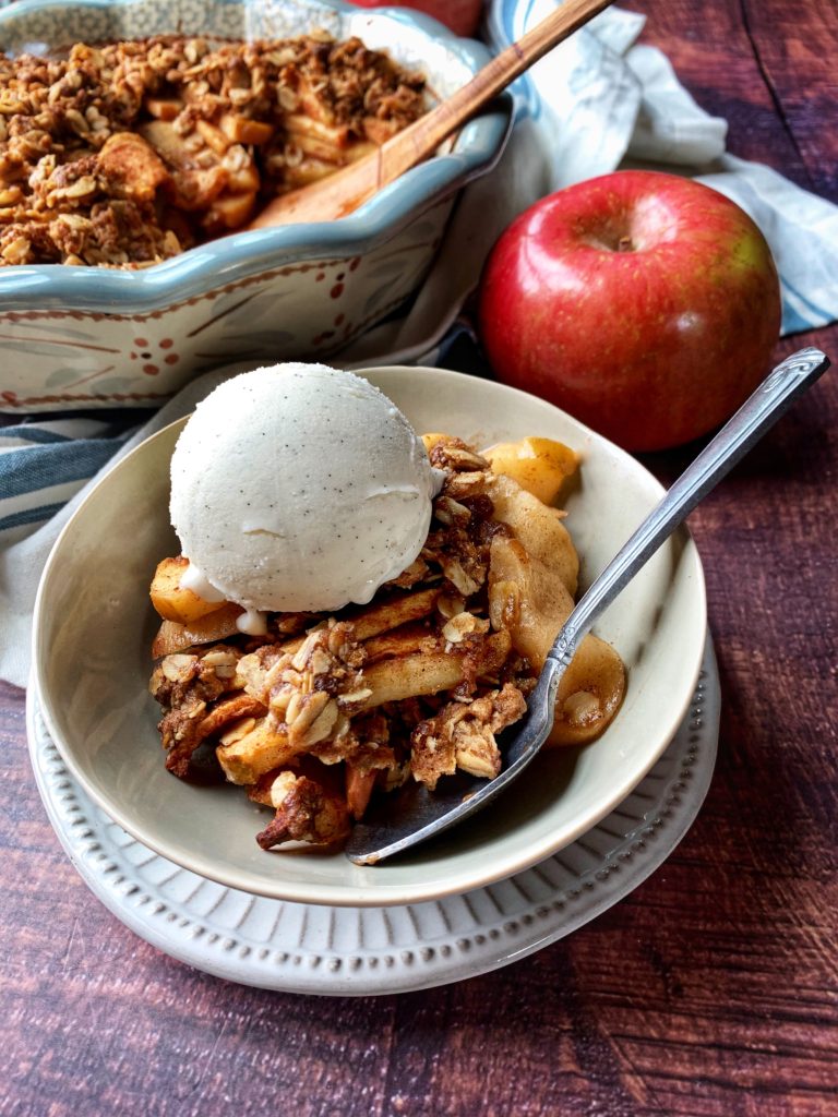 Apple Crisp with Low Added Sugar | WW Points Included | Rachelshealthyplate.com