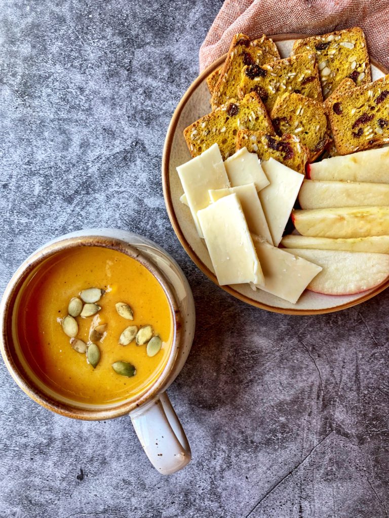 Healthy & Delicious Butternut Squash Soup - 180 calories & 3 WW SmartPoints | Rachelshealthyplate.com | #ww #smartpoints