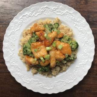 Chinese Fakeout Cauliflower Fried Rice - 177 Calories & 2 WW SmartPoints | @_blessedjess recipe featured on rachelshealthyplate.com | #ww #smartpoints #friedrice #cauliflowerrice