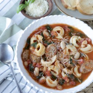 Tuscan Tortellini Soup - 30 minute meal! | 6 WW SmartPoints & 290 Calories | Rachelshealthyplate.com | #ww #smartpoints #healthysoup